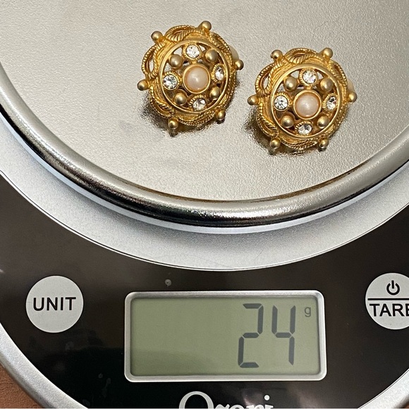 Vintage Unsigned Gold-tone Faux Pearl Rhinestones Dome Clip On Earrings 24g - Picture 8 of 13